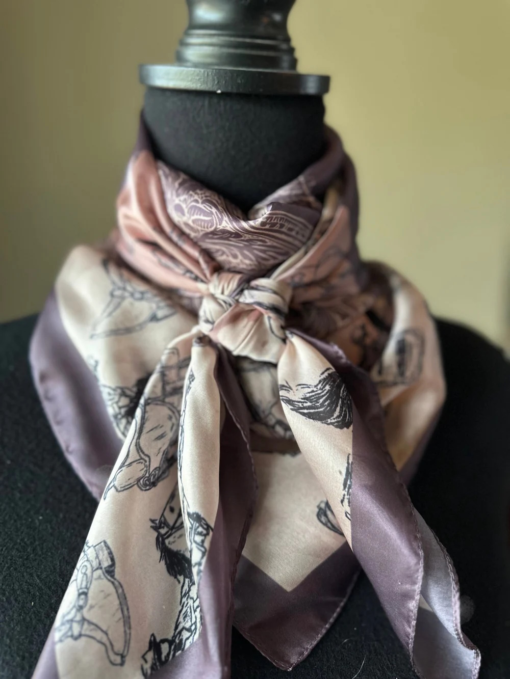 (image for) Old West High Back Saddle Wild Rag